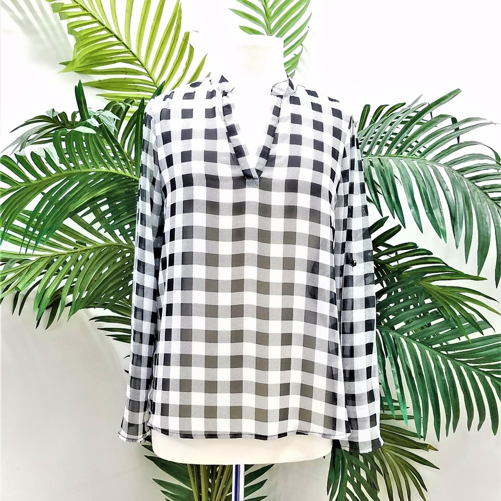 Two Patterned Medium Blouses - Picture 2 of 7